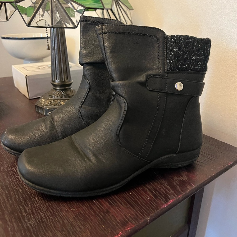 Black boots. Size 10